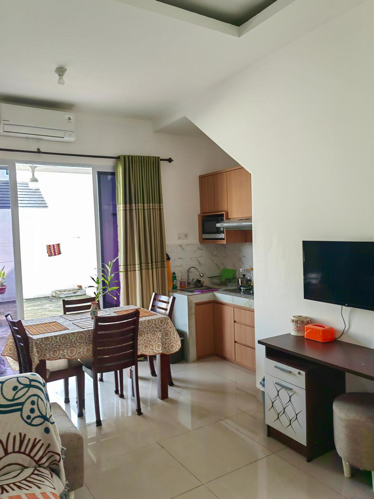 Sweet Tenayan Staycation Near Mall Sudirman Whole House *
