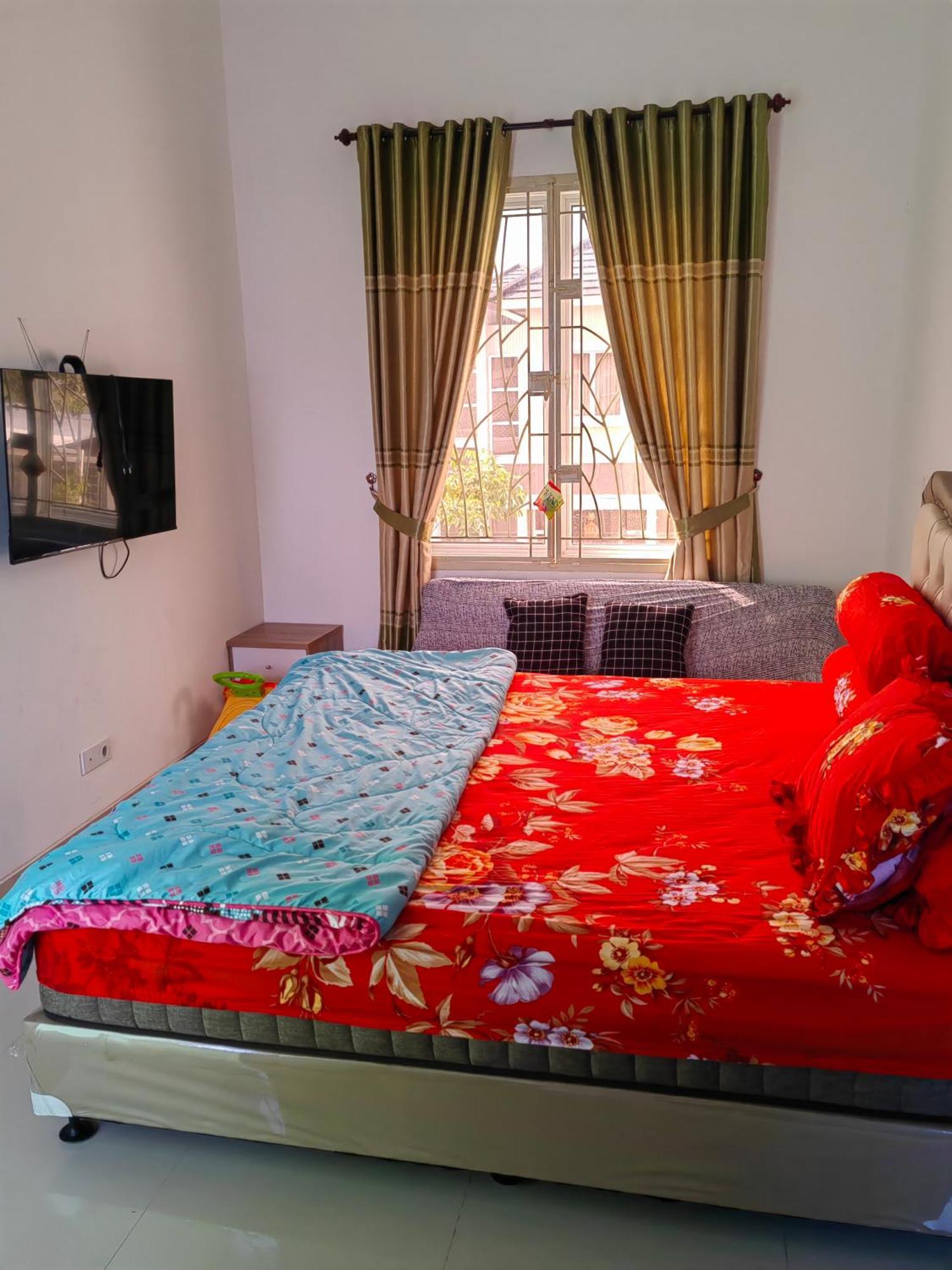Sweet Tenayan Staycation Near Mall Sudirman Whole House *