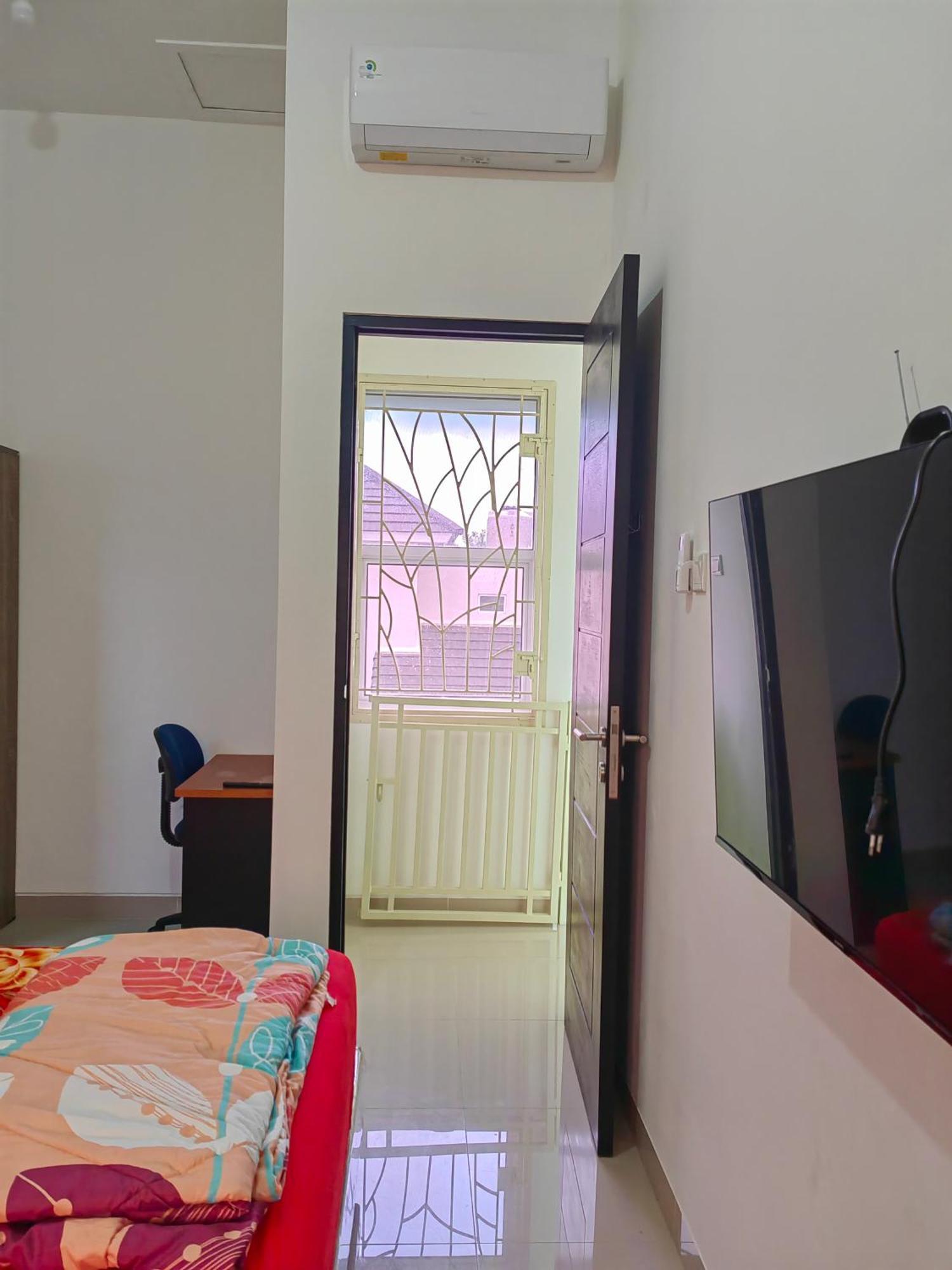Sweet Tenayan Staycation Near Mall Sudirman Whole House Villa