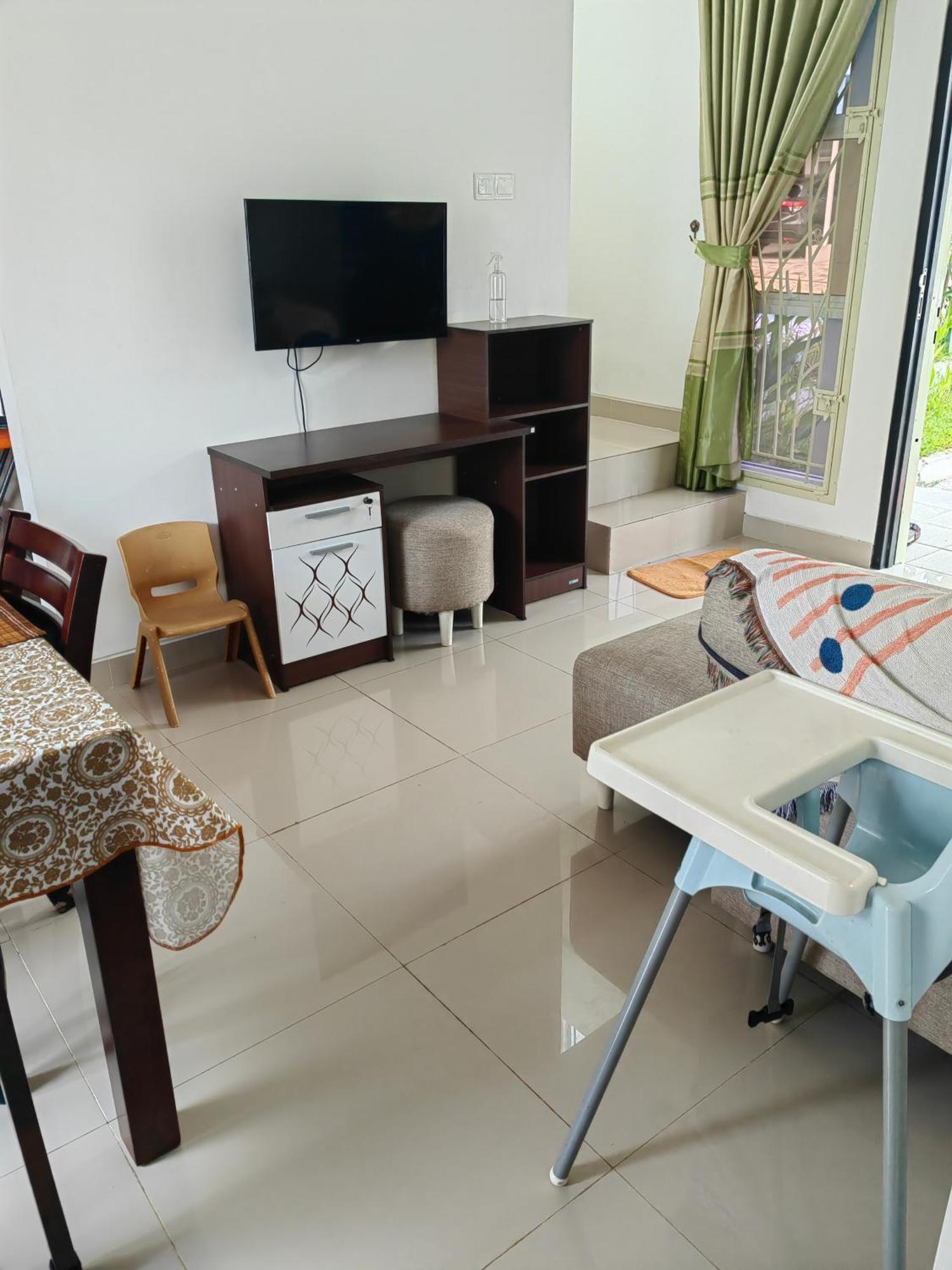 Sweet Tenayan Staycation Near Mall Sudirman Whole House *