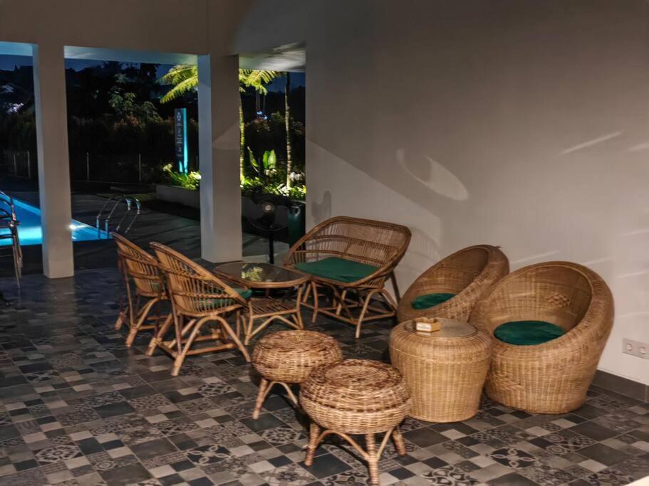 Sweet Tenayan Staycation Near Mall Sudirman Whole House Villa *
