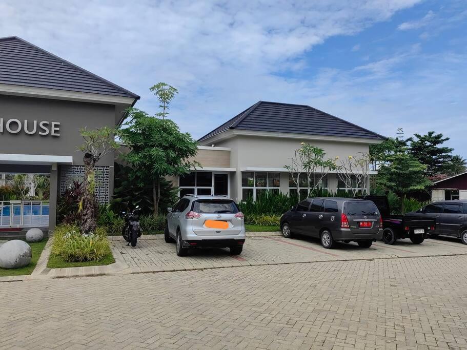 Sweet Tenayan Staycation Near Mall Sudirman Whole House Villa Pekanbaru