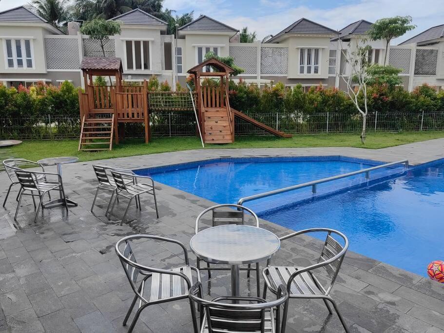 Villa Sweet Tenayan Staycation Near Mall Sudirman Whole House