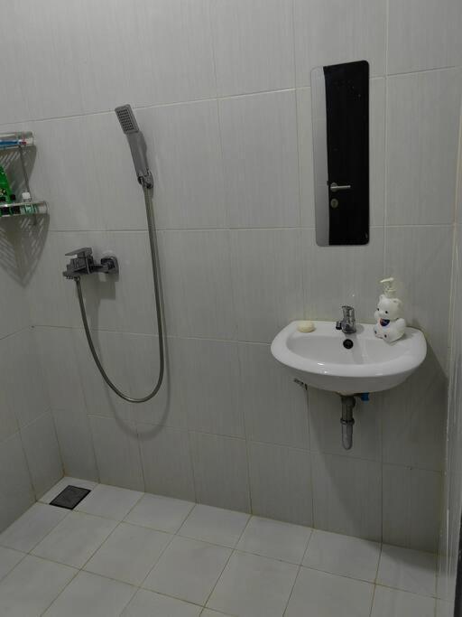Sweet Tenayan Staycation Near Mall Sudirman Whole House *