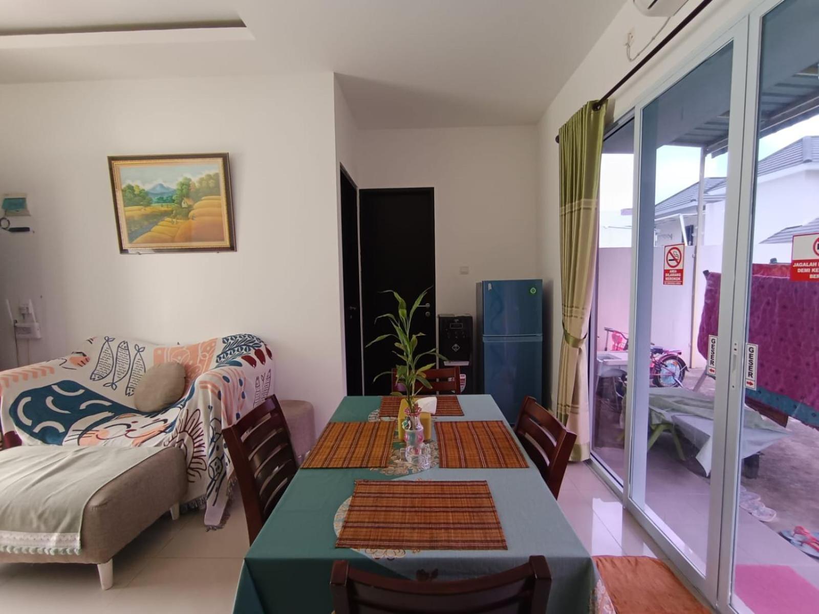 Sweet Tenayan Staycation Near Mall Sudirman Whole House Villa Pekanbaru