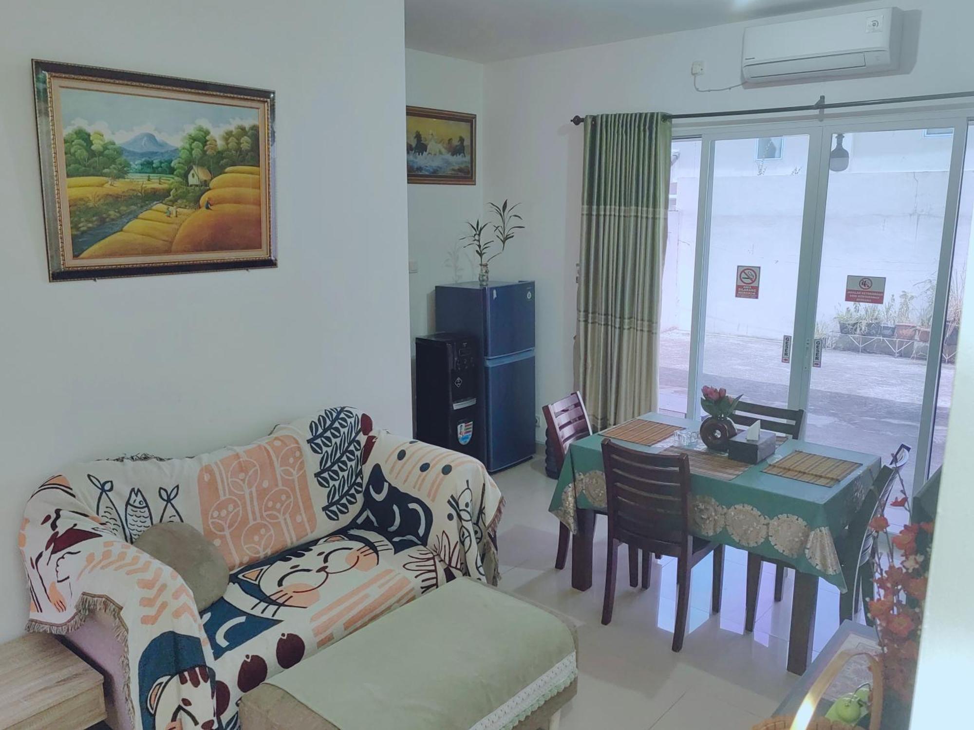Sweet Tenayan Staycation Near Mall Sudirman Whole House