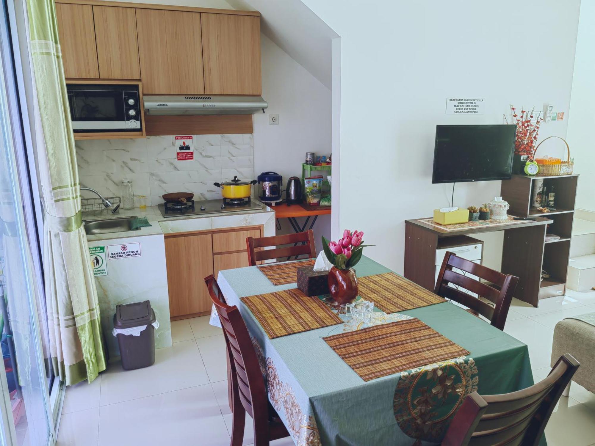 Sweet Tenayan Staycation Near Mall Sudirman Whole House Villa *